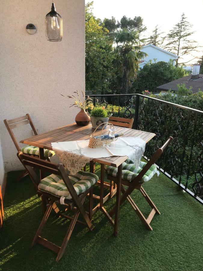 Apartment Aquamarin, Blizu Mora S Pogledom Na More, Za Do 6 Osoba Malinska Exterior foto